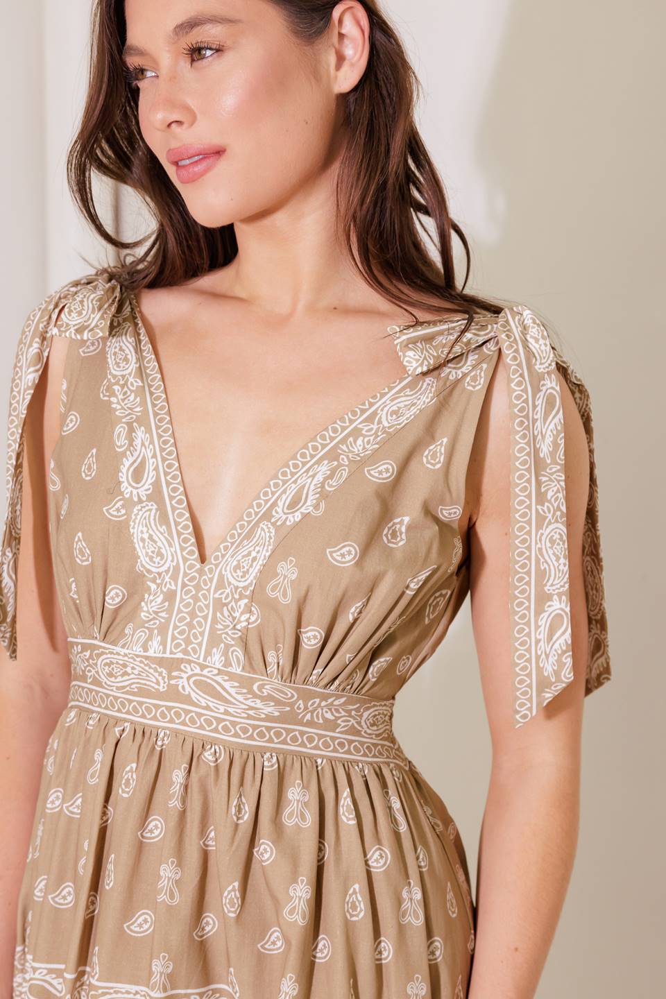 Robe longue taupe tissée Attitude câline