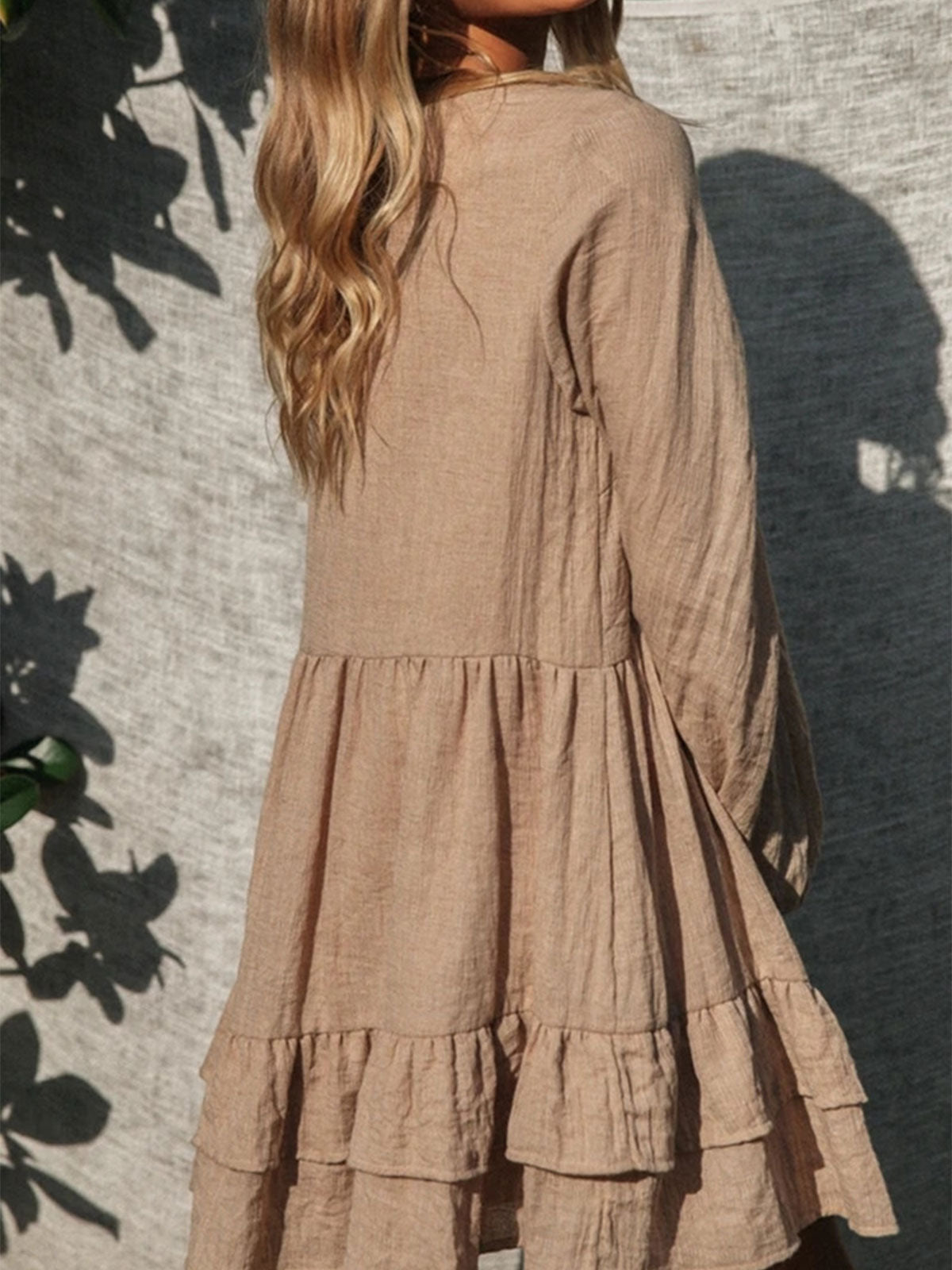 Boho bindebånd i halsen, lagdelte ballonærmer, flæse, resort babydoll mini-kjole