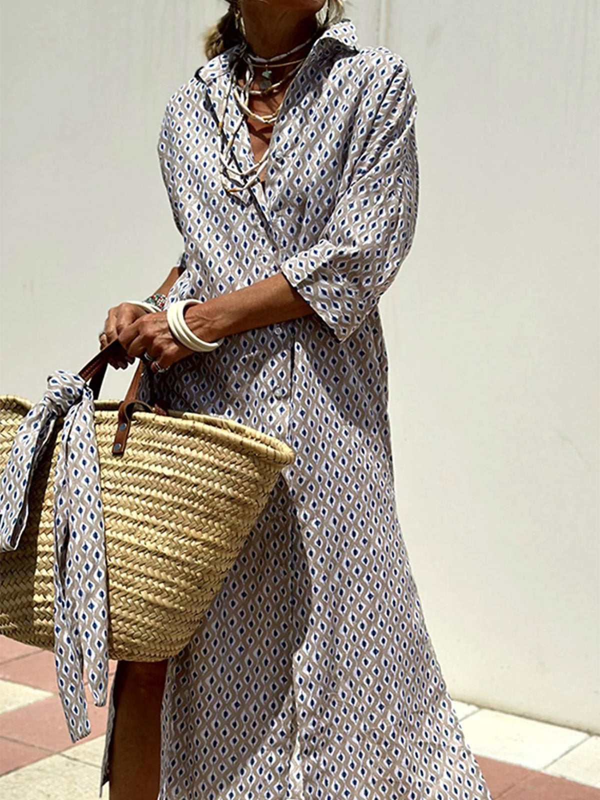 Robe midi chemise de villégiature à col, boutons, manches mi-longues et fente avec imprimé]