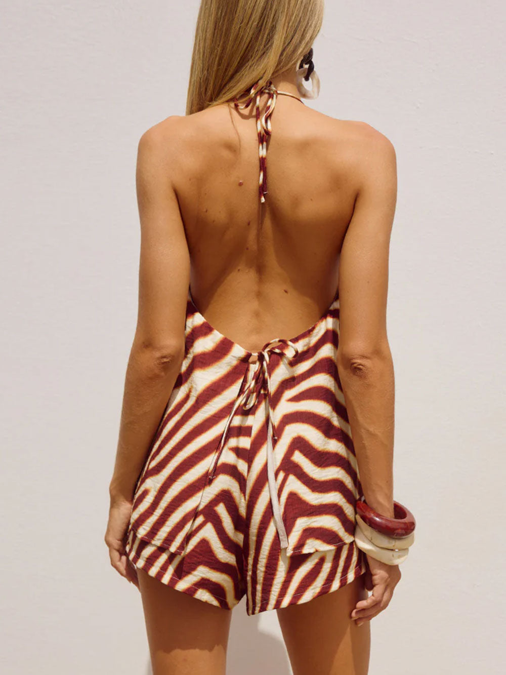 Ensemble short deux pièces de villégiature à taille haute avec rayures contrastées et col halter à nouer