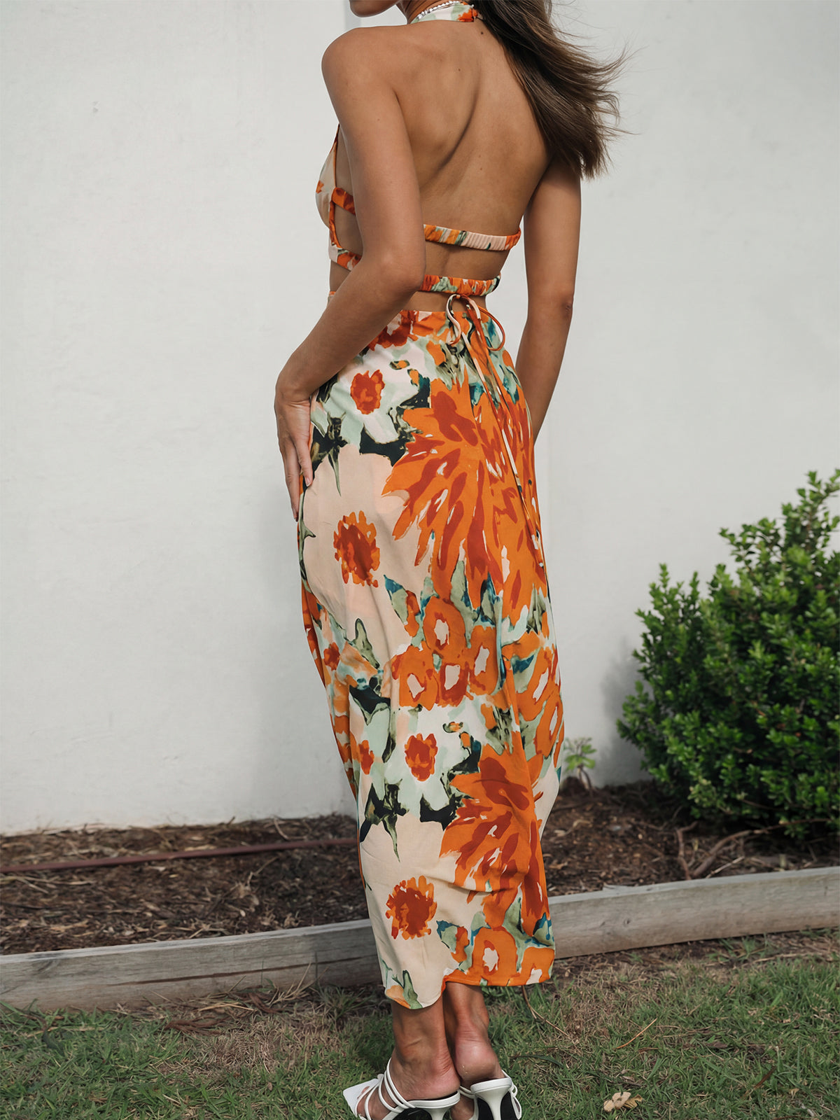 Vibrant Bloemrijke Diepe V Halter O Ring Tie Back Resort Cutout Midi Jurk